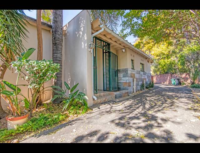 5 BEDROOM FREEHOLD FOR SALE IN MORET